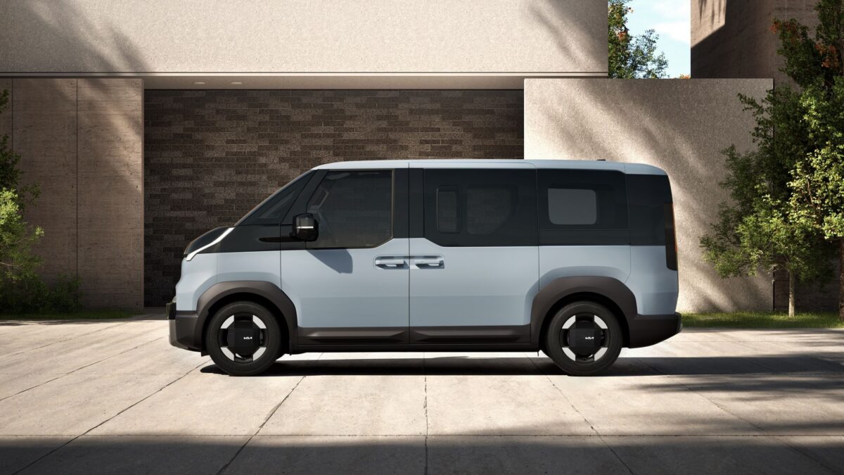 Kia PV5 Passenger Named Autocar’s ‘Best Large Car’ for 2026